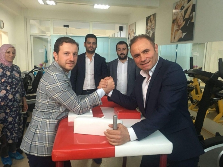 Ak Parti Milletvekili Adayı Ahmet Kılıç, Seçim Kampanyasını Gece Gündüz Sürdürüyor