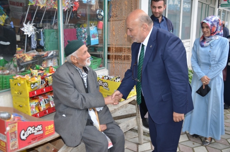 Yelis: "Erdoğan İle Demirtaş’ı Aynı Kefeye Koymak Büyük Bir Nezaketsizliktir"