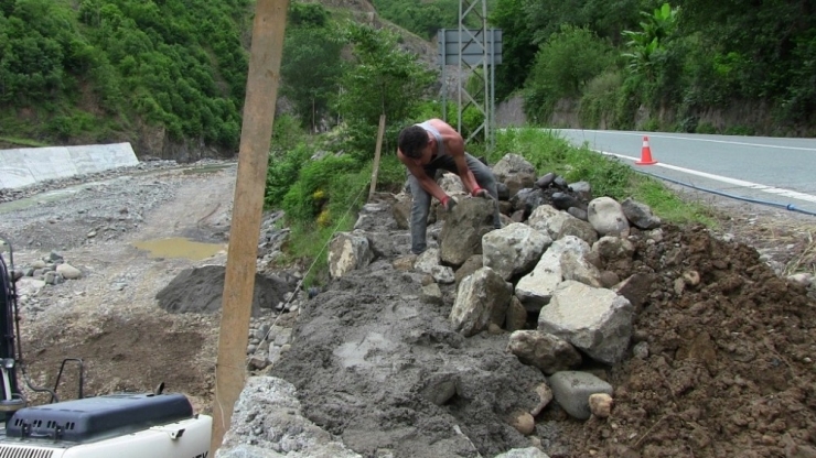 Ekmeklerini Taştan Çıkartıyorlar