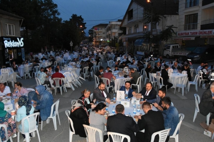 Ak Parti İl Başkanı Keskin, Mahalle İftarına Katıldı