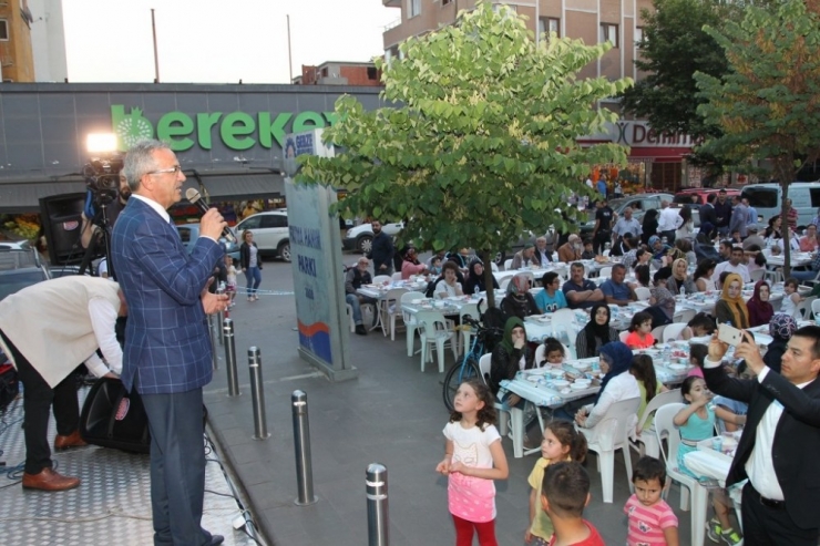 Gebze’de İki Mahalle İftar Sofrasında Buluştu