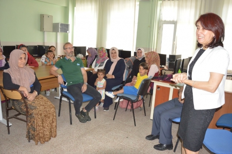 Proje Sayesinde Veliler Ve Öğrenciler Arasındaki Empati Artacak