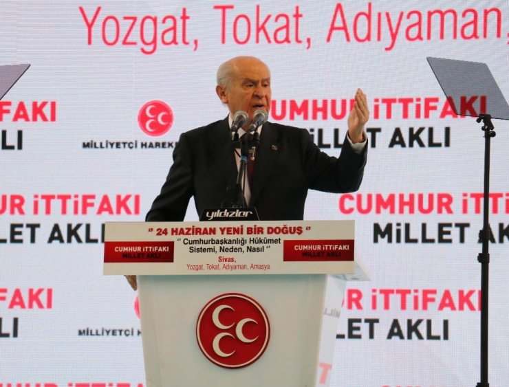 Bahçeli: “Komutanımızın Apoletlerini Sökecek Müptezel Henüz Anasından Doğmamıştır”