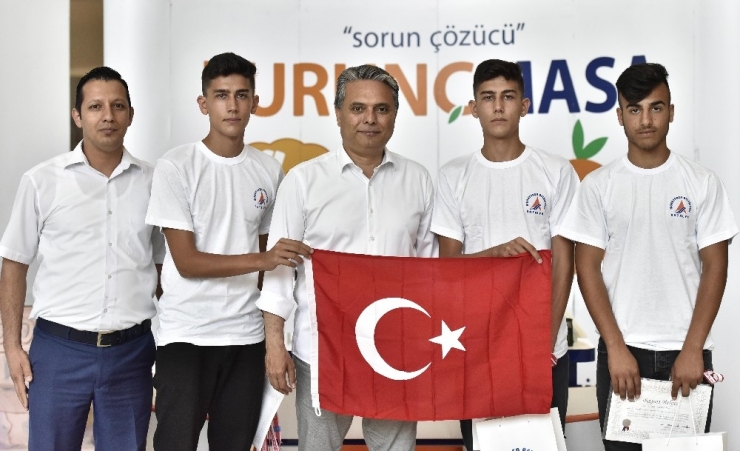 Uysal, İkiz Sporcularla Görüştü