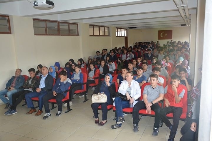 Öğrencilere ‘Sanal Hayatta Kaybettiklerimiz’ Semineri Veriliyor