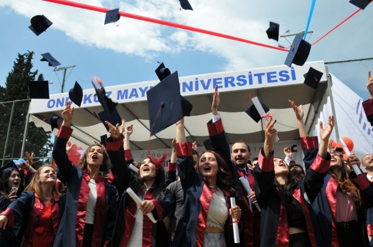 Omü İletişim Fakültesinde Mezuniyet Gururu