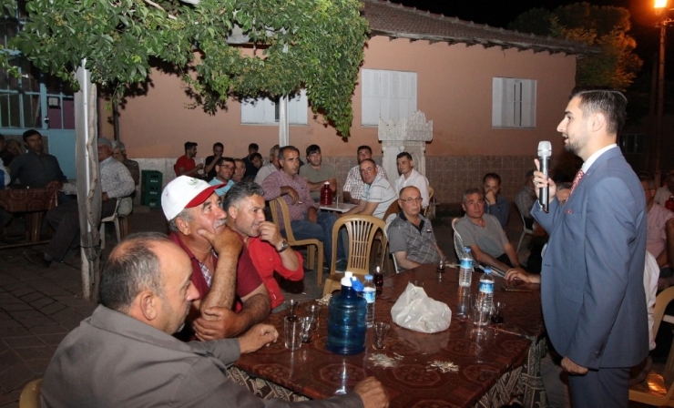 Ak Parti’nin Genç Milletvekili Adayları Kapı Kapı Dolaşıyor