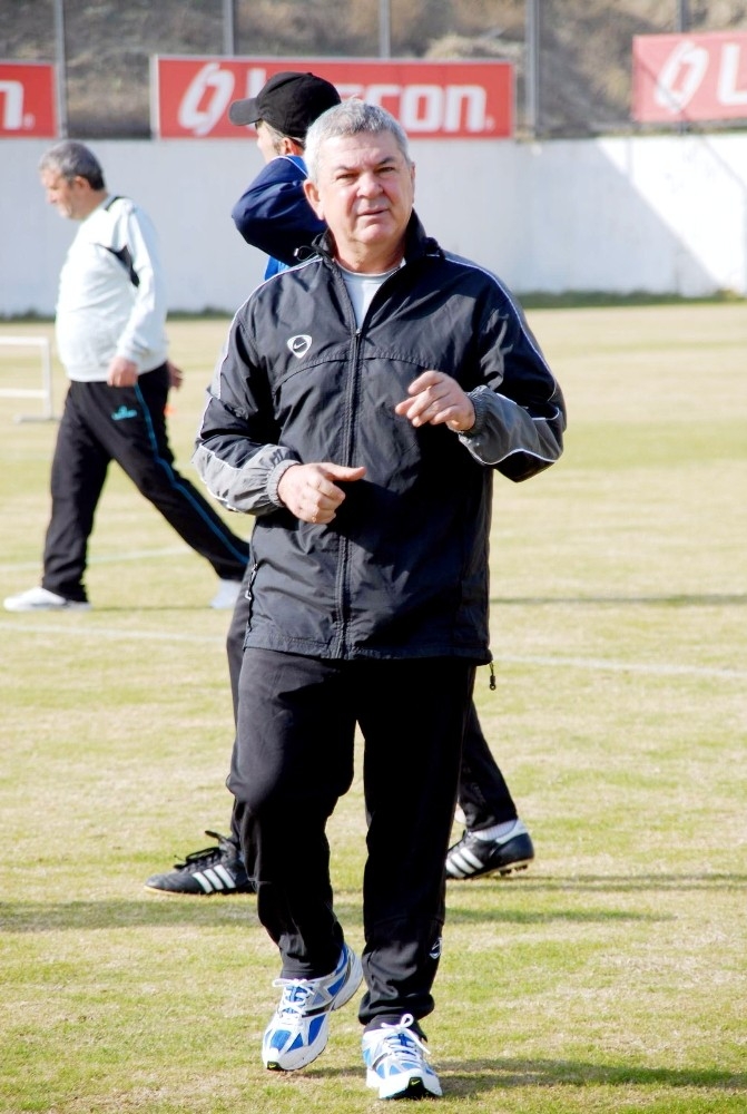 Teknik Direktör Ümit Kayıhan Yaşamını Yitirdi