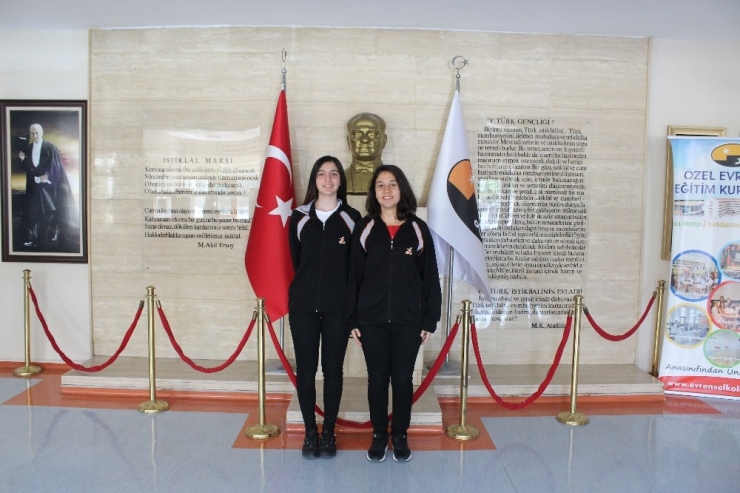 Evrensel Koleji Öğrencileri Polonya Yolcusu