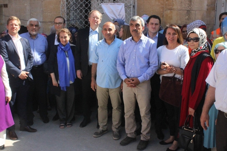 Asmalı Konak’ta Kadınlar İçin Meslek Zenginleştirme Merkezi Açıldı