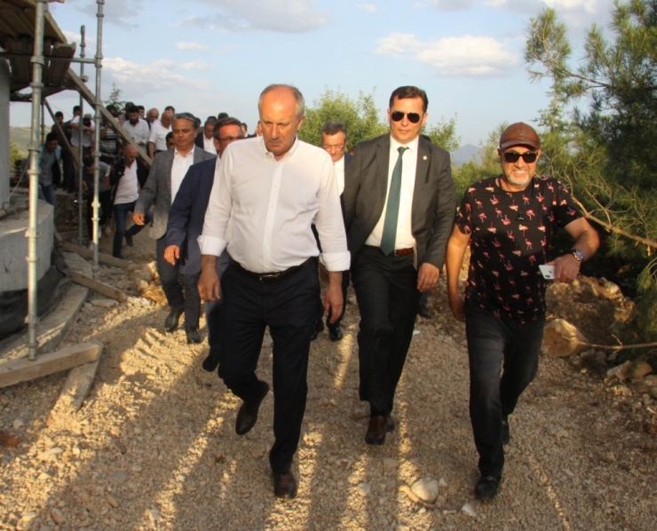 Muharrem İnce, Demirel’in Mezarını Ziyaret Etti