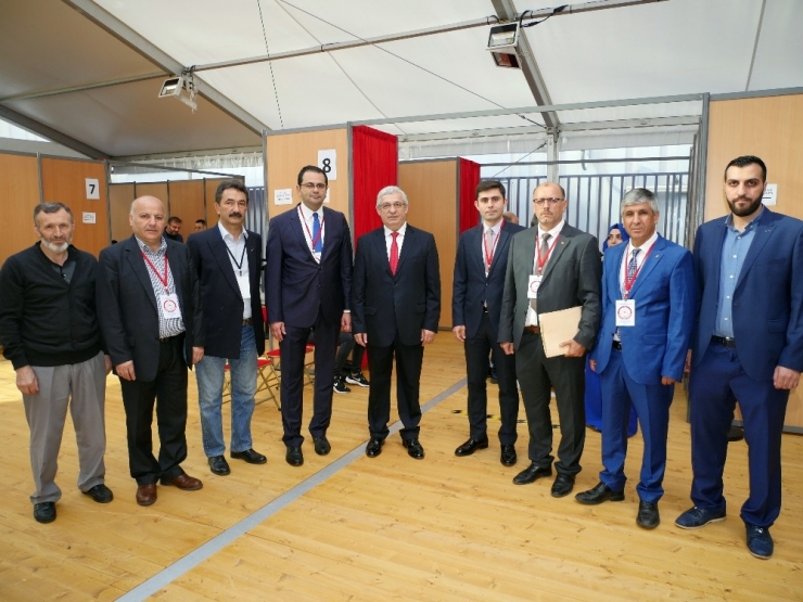 Fransa’da İlk Oylar Kullanılmaya Başlandı