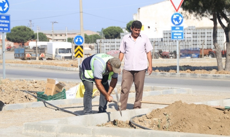 Burhaniye’de Vitrinler Modernleşiyor