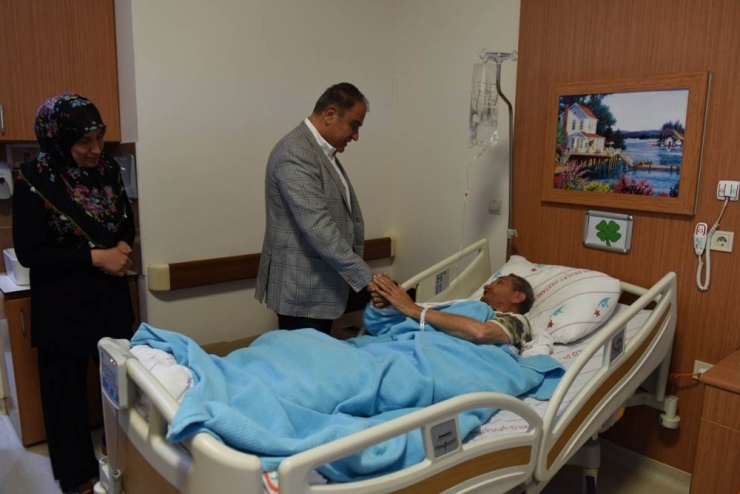 Vali Tekinarslan, Sağlık Personeli İle İftar Yaptı