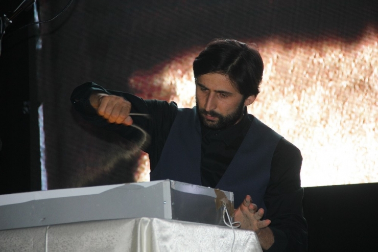 Samsun’da Büyüleyen Kum Sanatı Gösterisi