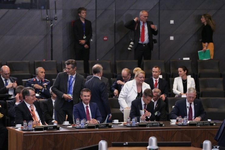 Bakan Canikli, Kuzey Atlantik Konseyi Toplantısı Savunma Bakanlığı Oturumu’na Katıldı