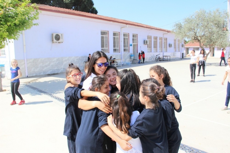 Olimpik Anneler Projesi, Milli Sporcuları Öğrencilerle Buluşturmayı Sürdürüyor