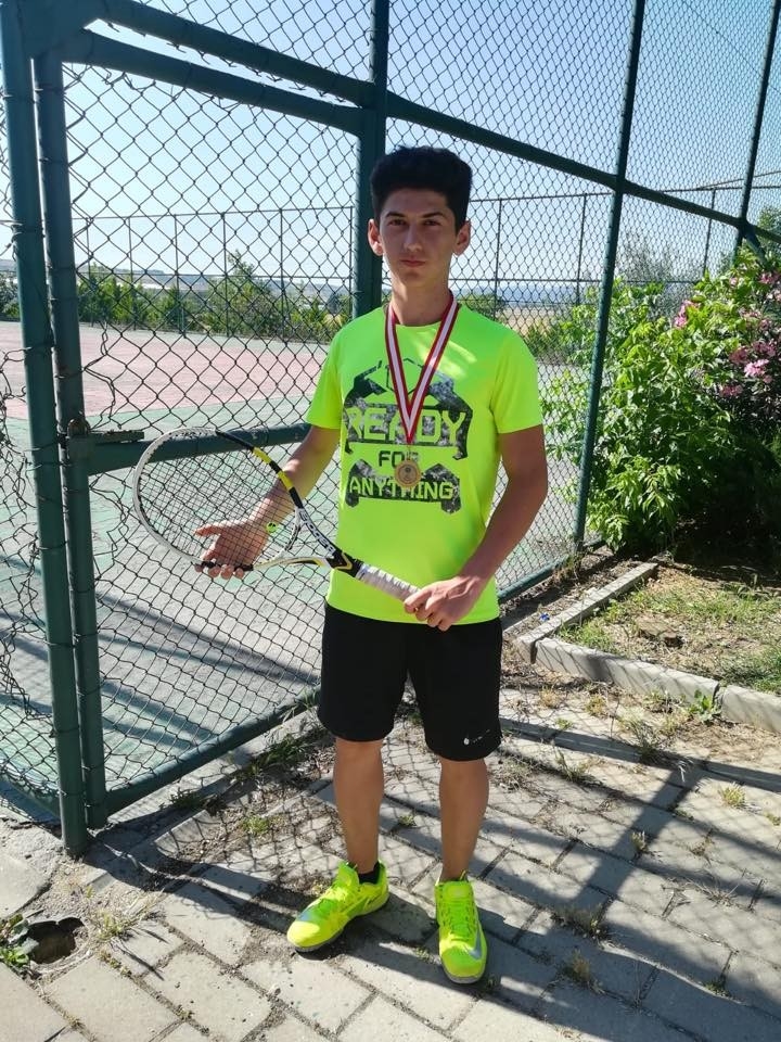 Osmangazili Tenisçilerden Altın Madalya