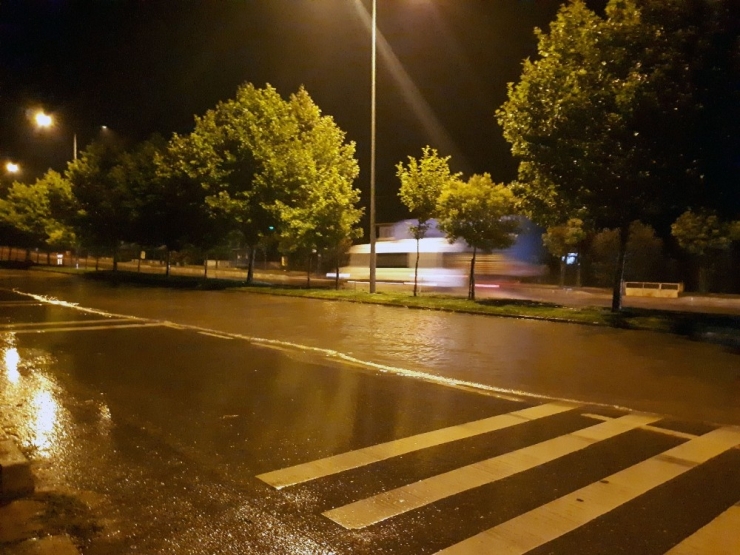 Sağanak Yağış, D-650 Karayolunu Göle Çevirdi