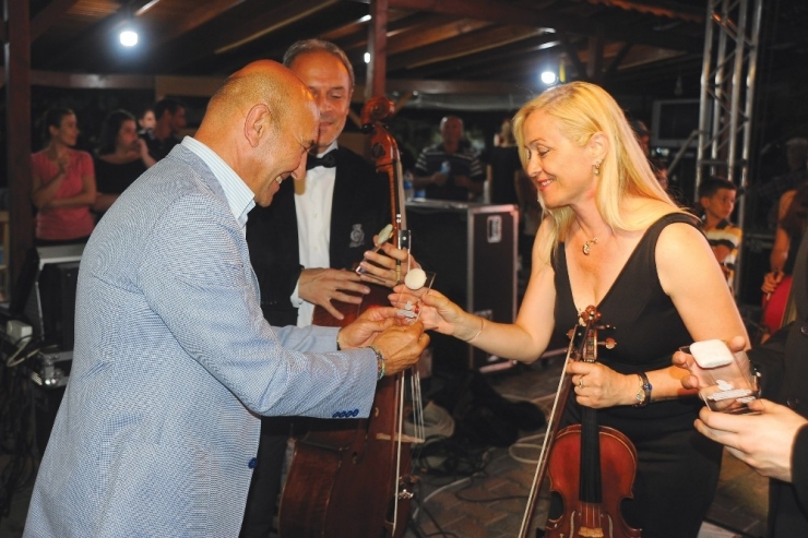 Ulamış Köyünün Şarkısı Yapıldı, Klibinde Köylüler Oynadı