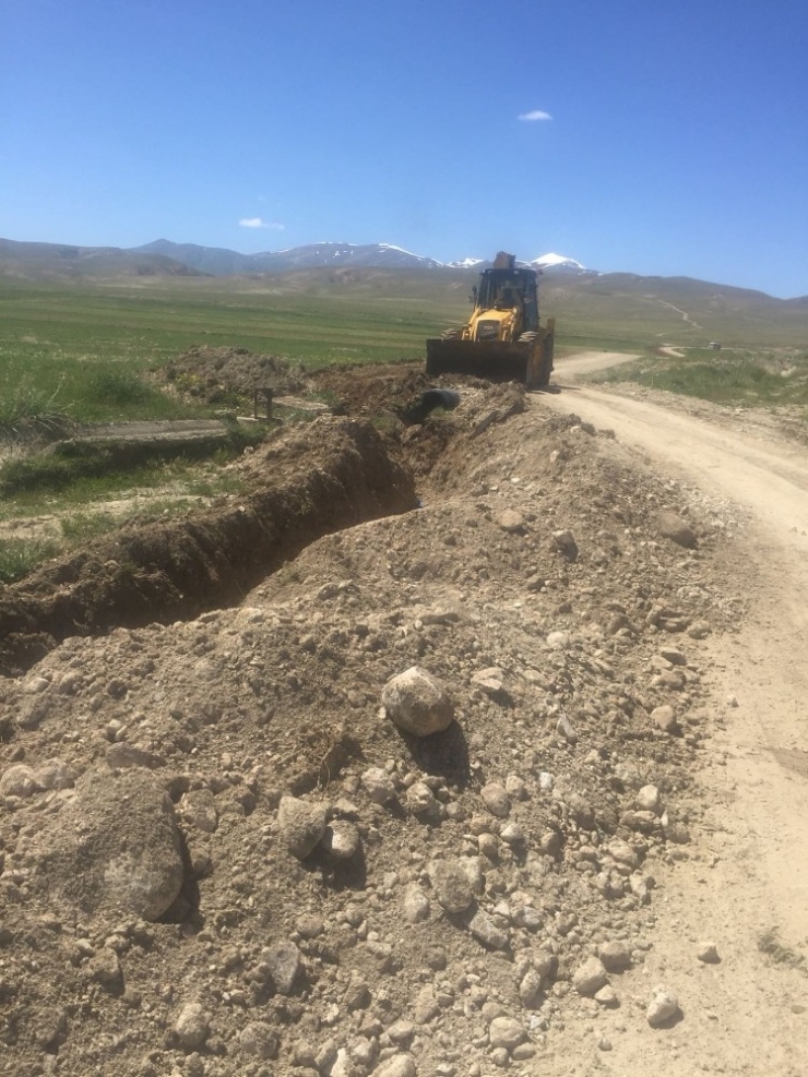 Başkale’ye Çekilecek Olan 60 Kilometrelik Yeni Su Hattı İle 16 Mahalle Suya Kavuşturuluyor