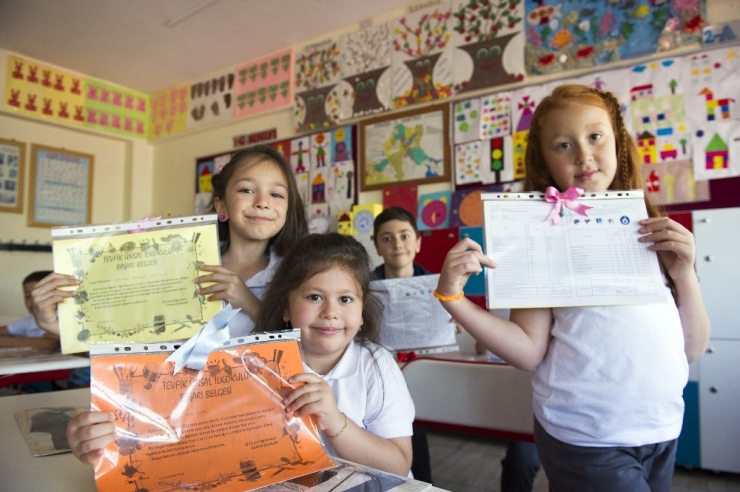 Ankara Valisi Topaca, Karne Dağıtım Törenine Katıldı