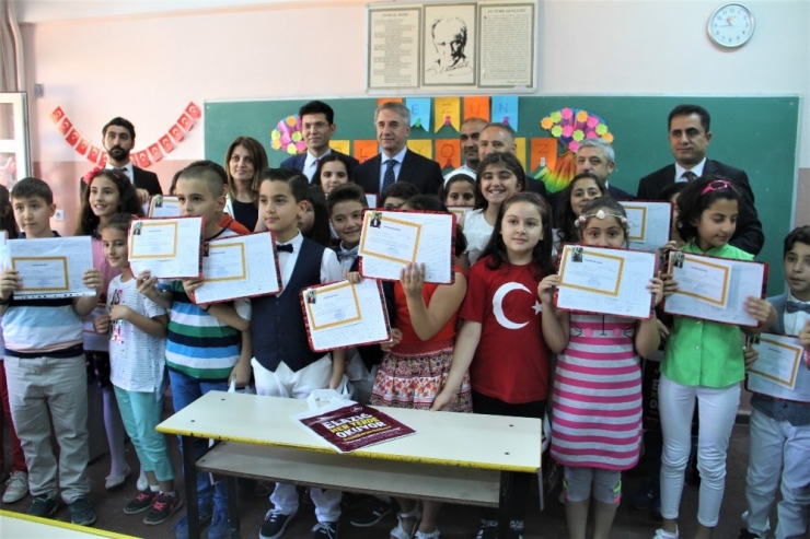 Elazığ’da 128 Bin Öğrenci Karne Heyecanı Yaşadı