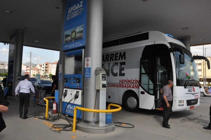 Cumhurbaşkanı Adayı Muharrem İnce Isparta Mitingine Giderken Sandıklı’da Mola Verdi