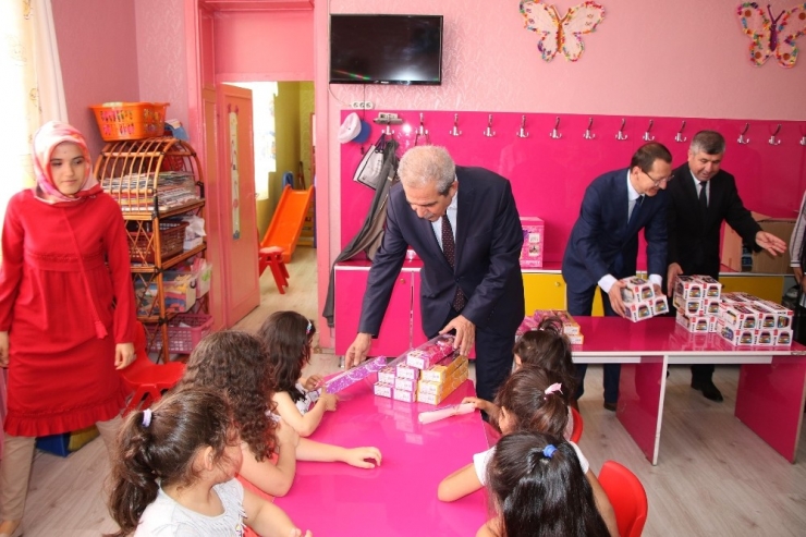 Belediye Başkanından Öğrencilere Karne Hediyesi