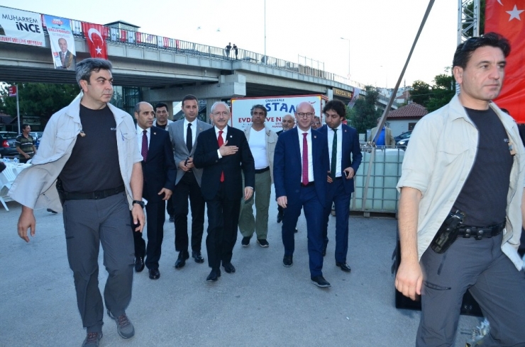 Kılıçdaroğlu, Balıkesir’de Vatandaşlarla İftar Yaptı