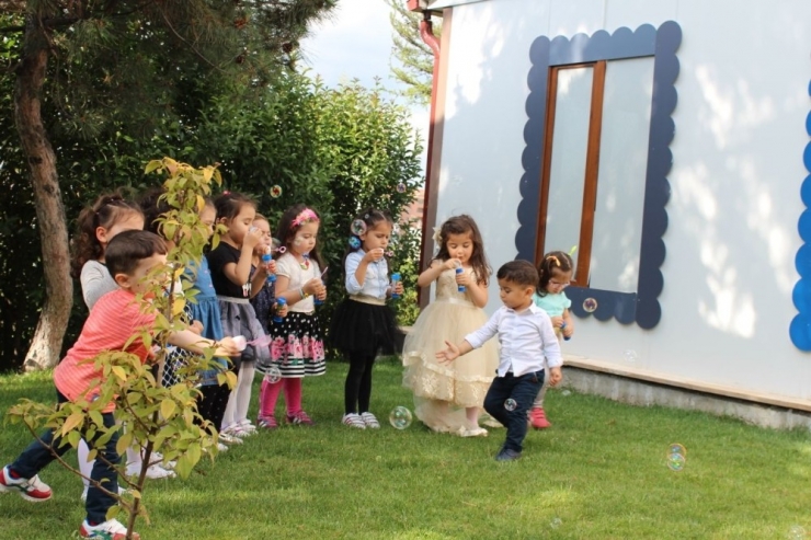 Çocuklar Pıtırcık Kapalı Oyun Evinde Gönüllerince Eğleniyor Ve Öğreniyor