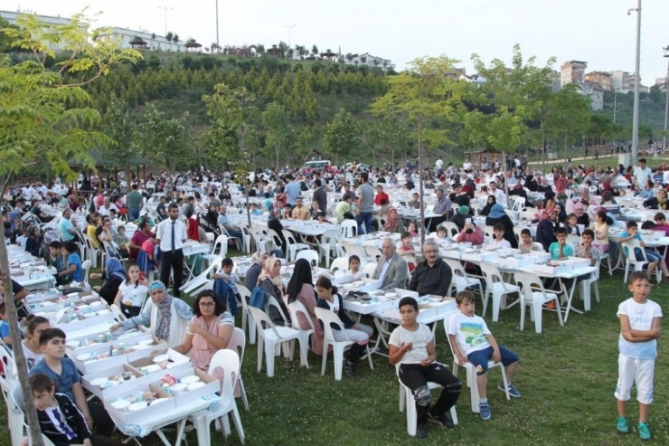 Gebze’de İki Mahalle Bir Sofrada Buluştu