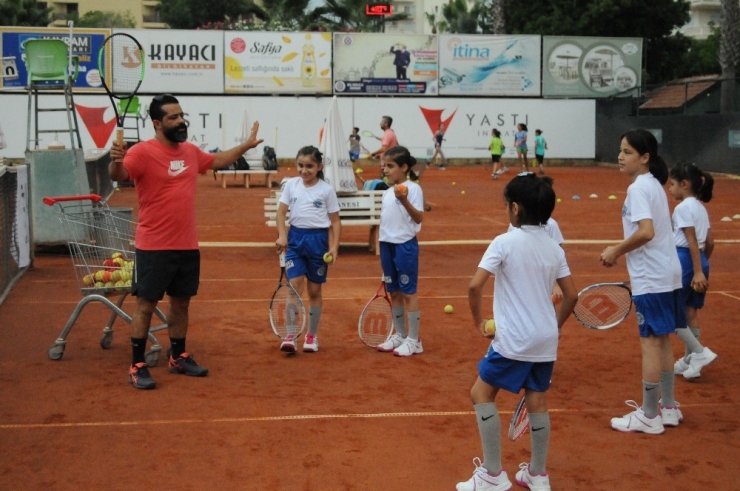 Sevgi Evleri Tenis Eğitim Projesi Devam Ediyor