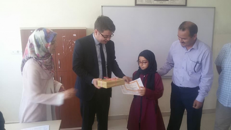 Nurdağı’nda Karneler Dağıtıldı.