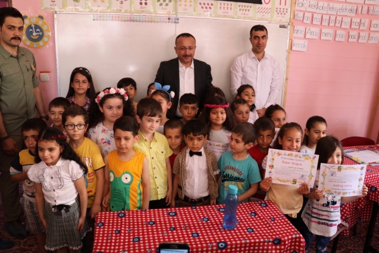 Vali Atik, Öğrencilerin Karne Heyecanına Ortak Oldu