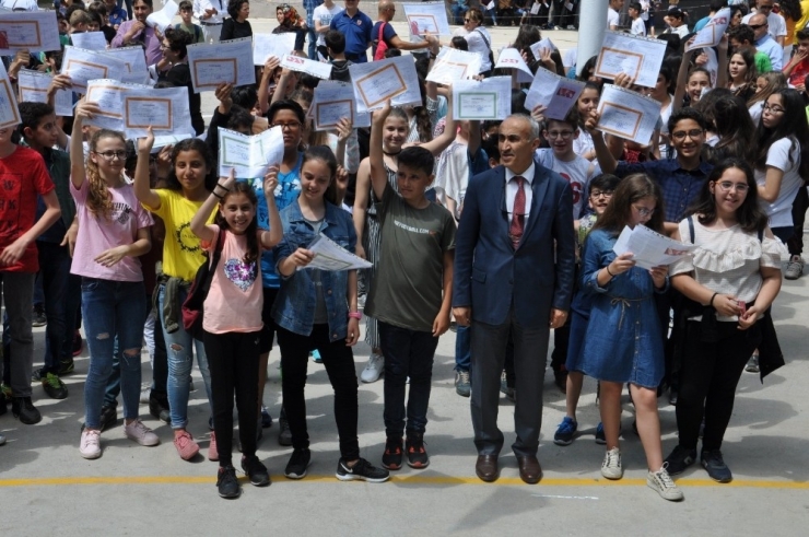 Sinop’ta 32 Bin 31 Öğrenci Karne Aldı