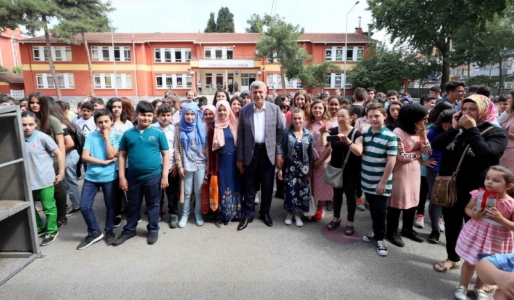 Başkan Karaosmanoğlu, “Çok Okuyun, Çalışın, Örnek Olun”