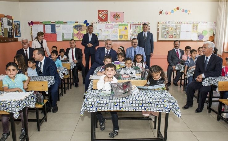 Van’da 2017-2018 Eğitim Öğretim Yılı Sonunda 300 Bin Öğrenci Karne Aldı