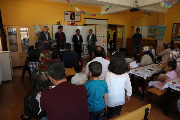 Varto’da Öğrencilerin Karne Sevinci