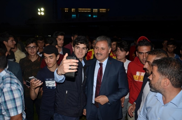 Ak Parti’de Seçim Gezileri Sürüyor