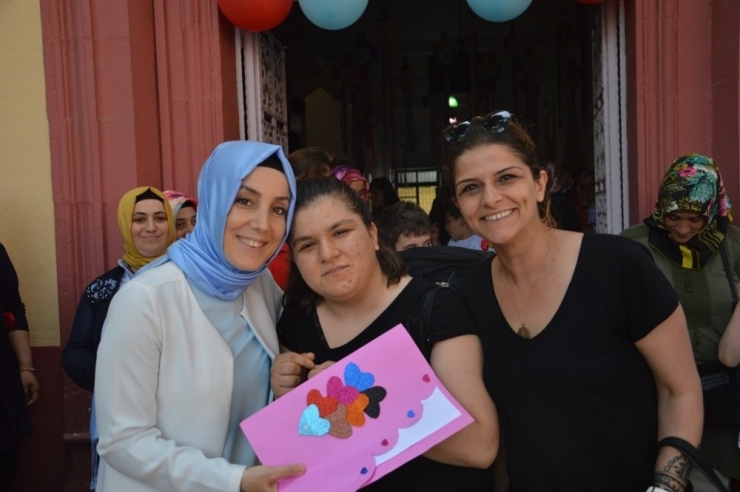 Ak Partili Vekil Adayları Ortahisar’ı Karış Karış Gezmeye Devam Ediyor