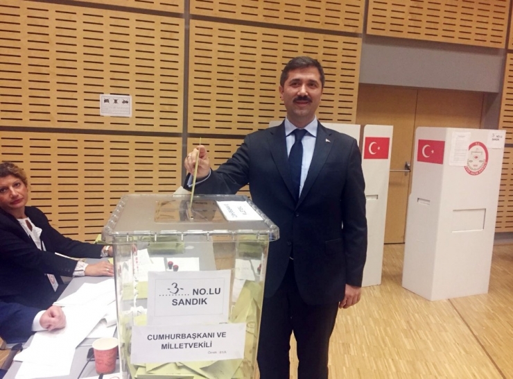 Almanya’da İlk İki Gün İçerisinde 80 Bin Türk Oy Kullandı