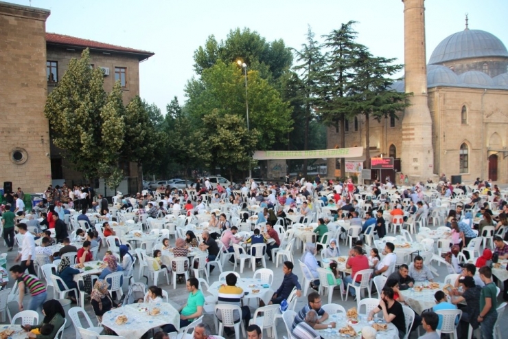 32 Gençlik’ten Birlik Ve Beraberlik İftarı