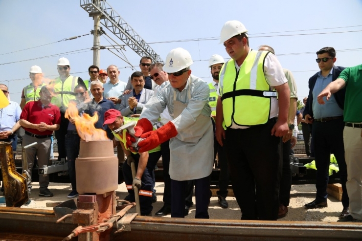 Akçaray Tramvay Hattının 2. Etabında İlk Raylar Döşendi