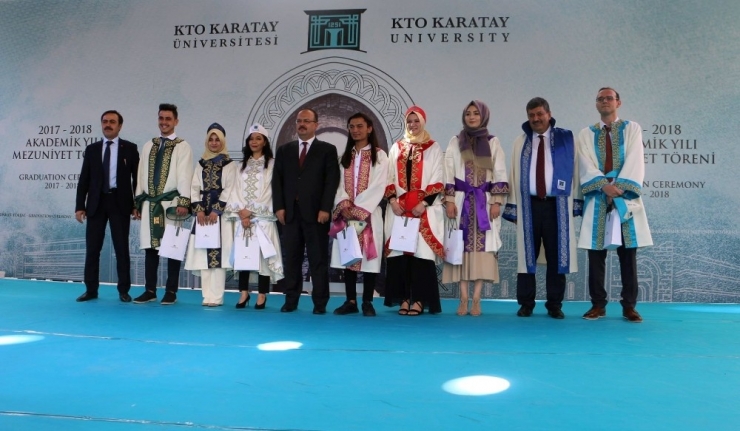 Kto Karatay Üniversitesi 2017-2018 Yılı Mezunlarını Verdi