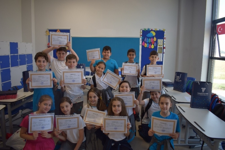 Teknoloji Fen Öğrencilerinin Karne Heyecanı