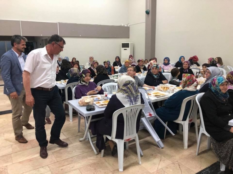 Vezirhan’da Mahalle İftarları Devam Ediyor