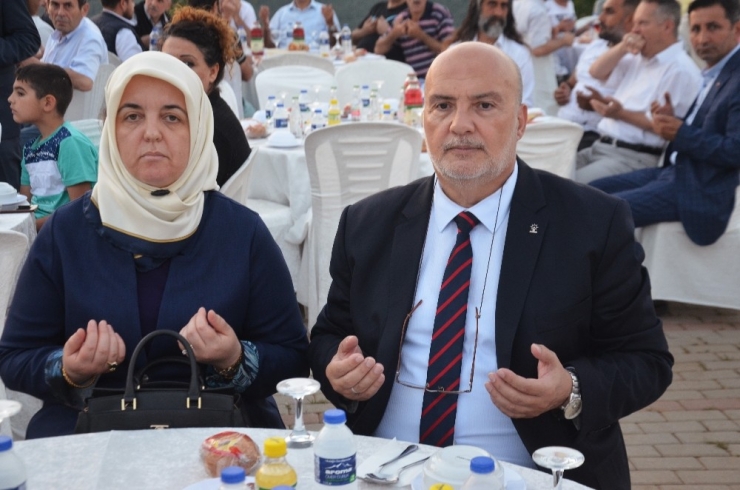 Ak Parti Bursa Milletvekili Adayı Ahmet Yelis, Ahududu Üreticileri İle Bir Araya Geldi