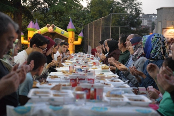 Bilecik Belediyesi Personeli İftarda Buluştu