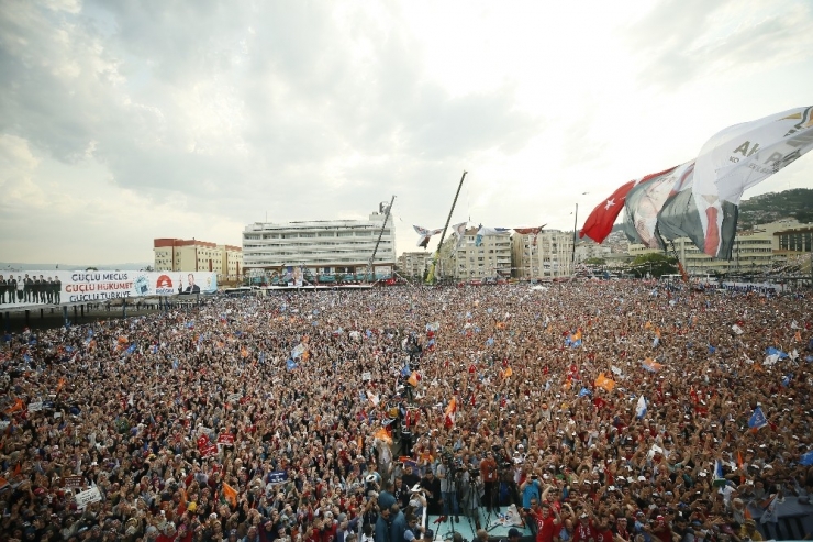 Cumhurbaşkanı Erdoğan: “Neymiş, Annesi, Kardeşi Örtülüymüş. Onlara Saygım Var Ama Benim Sana Saygım Yok”